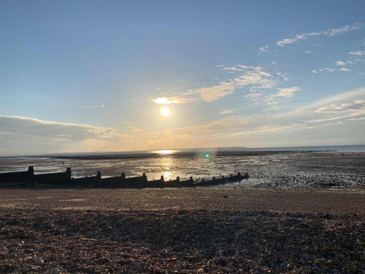 Fabulous Apartment Seconds From Beach By Whitstable-Holidays, Pudding Pan 外观 照片