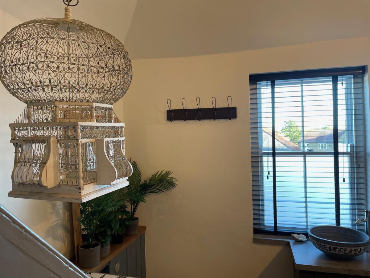 Fabulous Apartment Seconds From Beach By Whitstable-Holidays, Pudding Pan 外观 照片